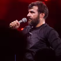مداحی به منبر دم از پدر میزند حسین عینی فرد